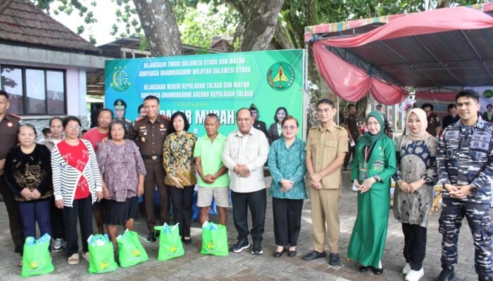 Kajati Sulut Hadirkan Aksi Nyata di Talaud, Bagikan 800 Paket Sembako hingga Dukung Ketahanan Pangan di Wilayah Perbatasan