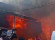 Kebakaran Hebat Landa Pasar Inobonto, Puluhan Kios Hangus Terbakar