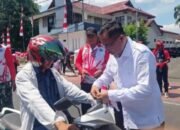 Wawali Richard Sualang Pimpin Gerakan Pembagian Bendera Merah Putih di Manado